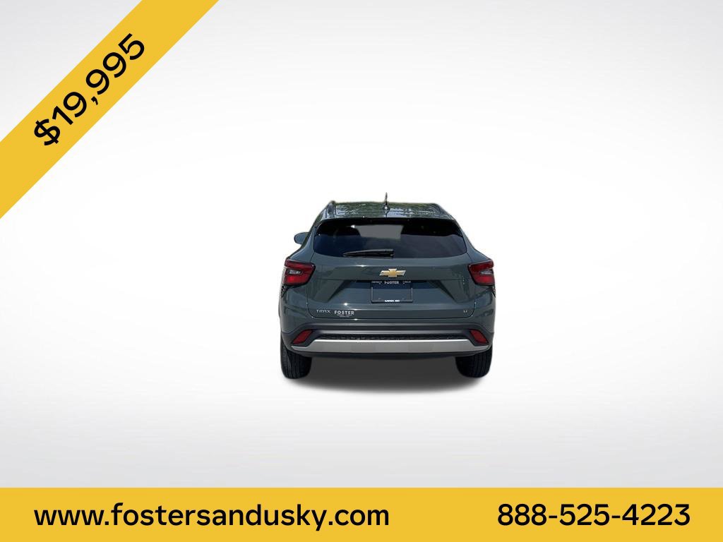 Used 2025 Chevrolet Trax LT w/ Driver Confidence Package FWD image 4