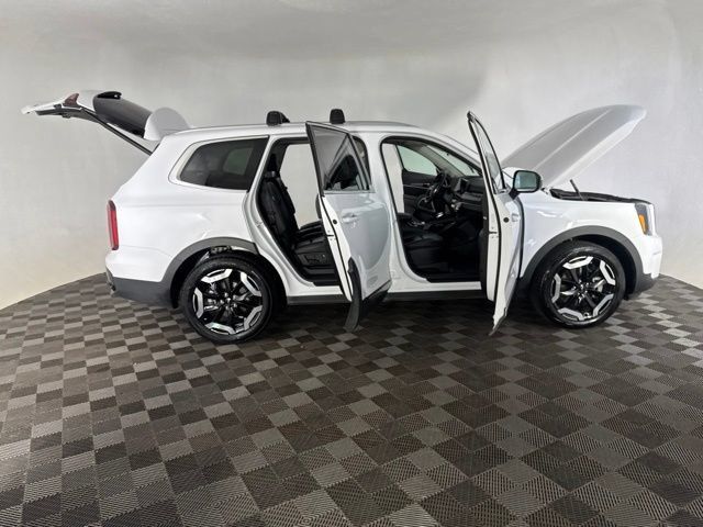 Certified 2025 Kia Telluride S AWD/4WD image 15