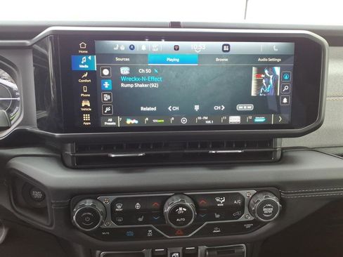 Used 2025 Jeep Wrangler Unlimited Sahara image 10