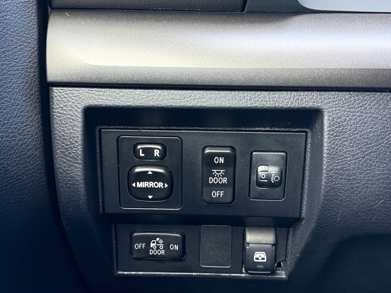 Used 2017 Toyota Tundra SR5 w/ TRD Off Road Package AWD/4WD image 23