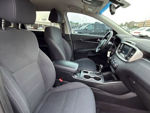 Used 2018 Kia Sorento LX image 32
