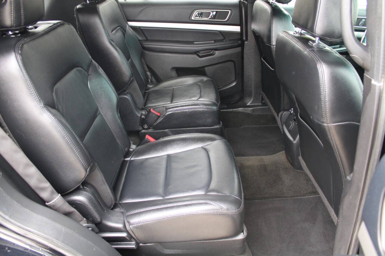 Used 2016 Ford Explorer XLT w/ Equipment Group 202A AWD/4WD image 10