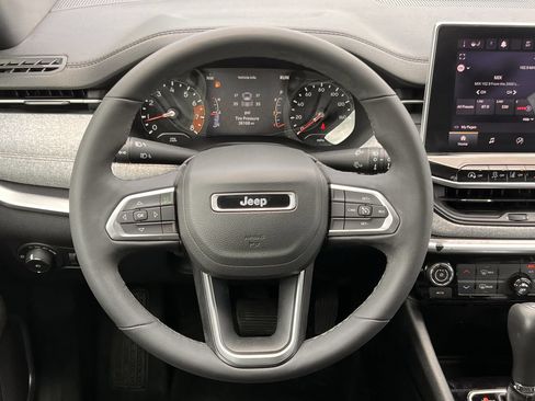 Used 2023 Jeep Compass Latitude AWD/4WD image 13