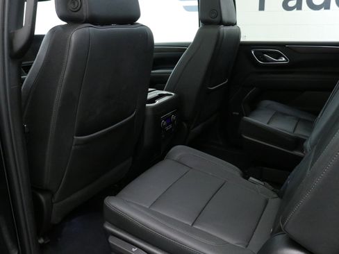 Used 2023 Chevrolet Suburban Z71 w/ Luxury Package image 27