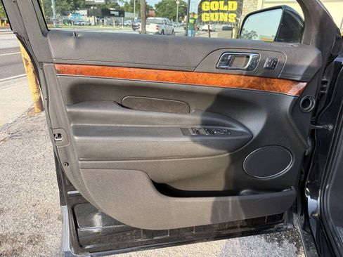 Used 2013 Lincoln MKT AWD image 11