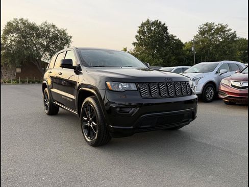 Used 2018 Jeep Grand Cherokee Altitude RWD image 1