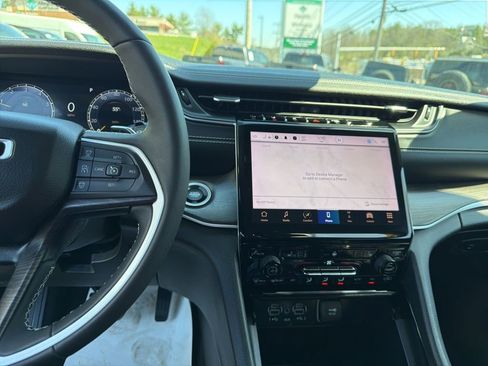 Used 2023 Jeep Grand Cherokee Limited w/ Trailer Tow Prep Group (B) image 15