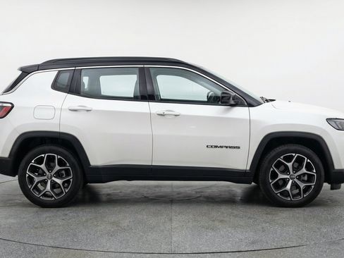 Used 2025 Jeep Compass Limited AWD/4WD image 11