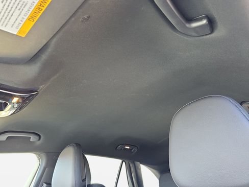 Used 2025 Mercedes-Benz GLC 300 4MATIC image 29