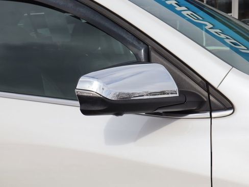 Used 2019 Chevrolet Equinox Premier image 2