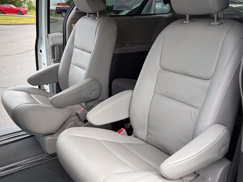 Used 2020 Toyota Sienna XLE AWD/4WD image 20