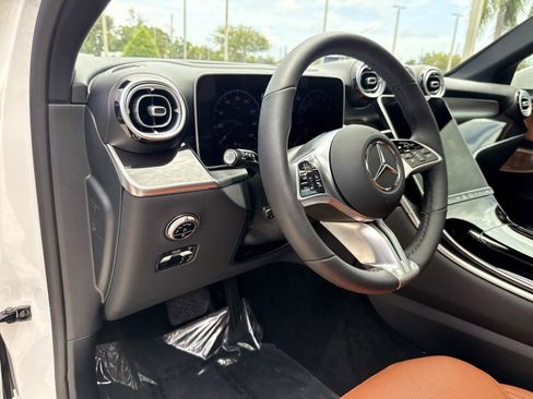 Used 2025 Mercedes-Benz GLC 300 4MATIC image 20