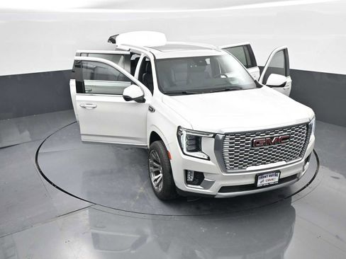 Used 2023 GMC Yukon XL Denali w/ Denali Reserve Package image 46
