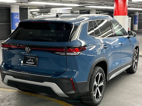 New 2025 Volkswagen Tiguan SE image 6