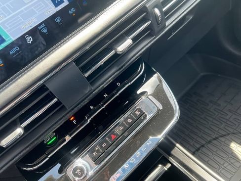 Certified 2024 Lincoln Corsair AWD image 27