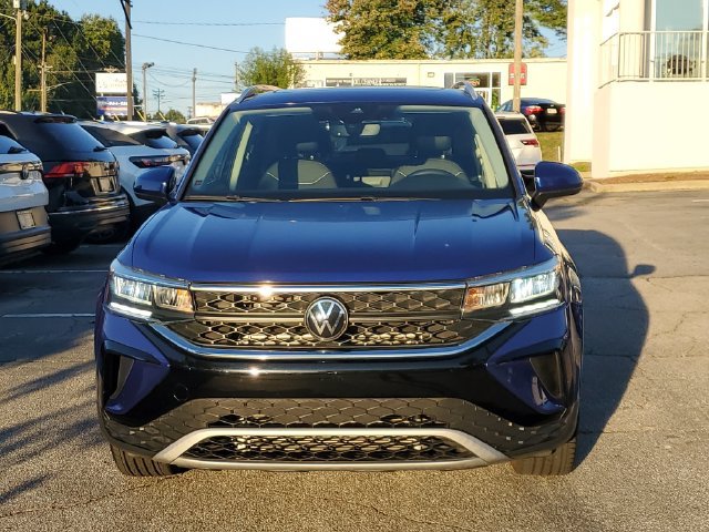 Certified 2023 Volkswagen Taos SE w/ Panoramic Sunroof Package FWD image 2