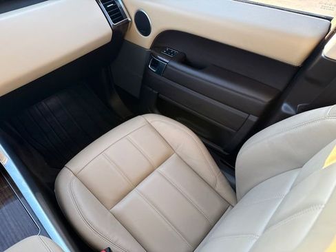 Used 2020 Land Rover Range Rover Sport SE image 16
