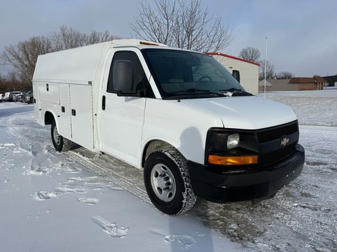Used 2016 Chevrolet Express 3500 image 3