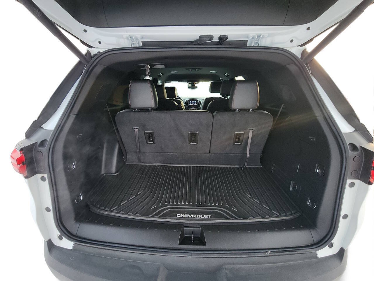 Used 2023 Chevrolet Traverse RS FWD image 11