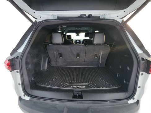 Used 2023 Chevrolet Traverse RS FWD image 11