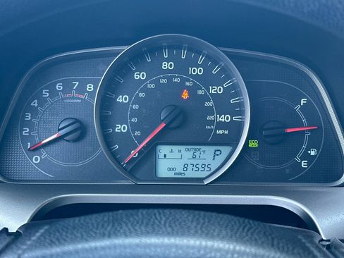 Used 2013 Toyota RAV4 XLE image 19