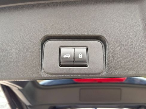 Used 2025 Nissan Rogue SV image 22