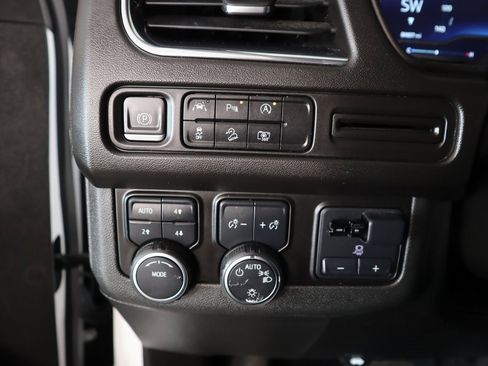 Used 2023 Chevrolet Suburban Z71 w/ Luxury Package image 8