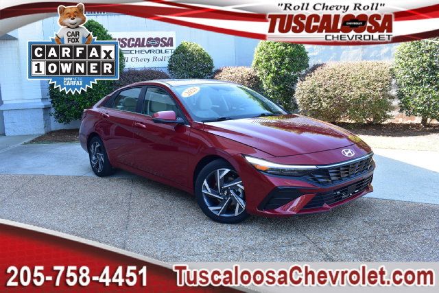 Used 2025 Hyundai Elantra Limited FWD image 1