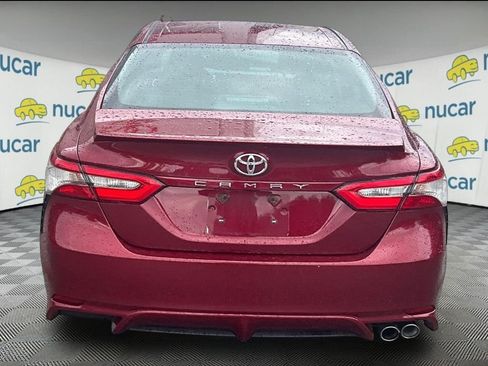 Used 2018 Toyota Camry SE FWD image 3
