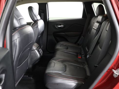 Used 2015 Jeep Cherokee Trailhawk w/ Comfort/Convenience Group AWD/4WD image 34