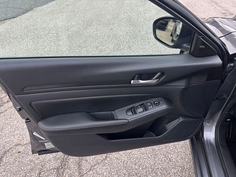 Used 2025 Nissan Altima 2.5 SV image 20