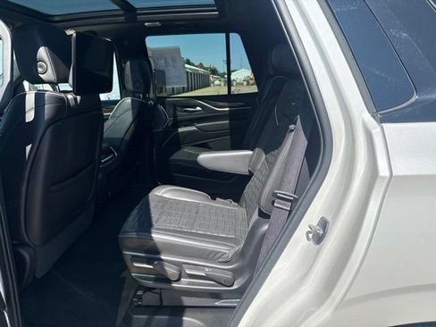 Used 2022 Cadillac Escalade Sport Platinum AWD/4WD image 7