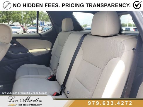 Used 2023 Chevrolet Traverse LS FWD image 9