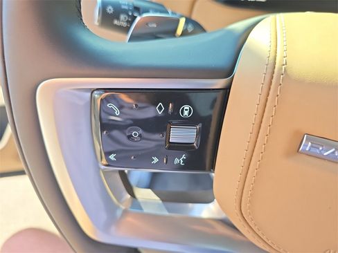Used 2025 Land Rover Range Rover SE image 32