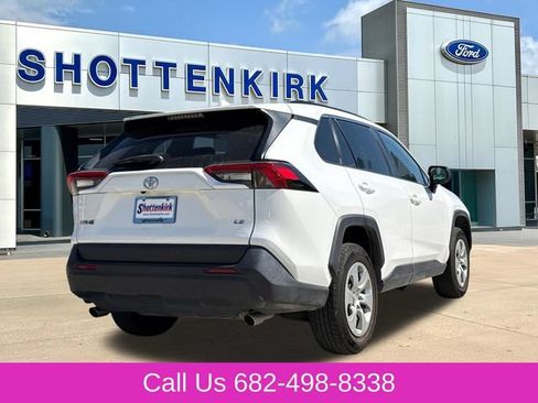 Used 2019 Toyota RAV4 LE FWD image 6