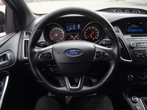 Used 2017 Ford Focus ST image 4