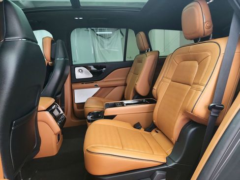 Used 2020 Lincoln Aviator Black Label Grand Touring w/ Class IV Trailer Tow Package image 32