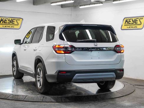 Used 2025 Honda Pilot EX-L image 2