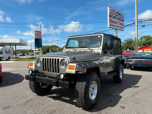Used 2006 Jeep Wrangler Unlimited w/ Premium Audio Group AWD/4WD image 1