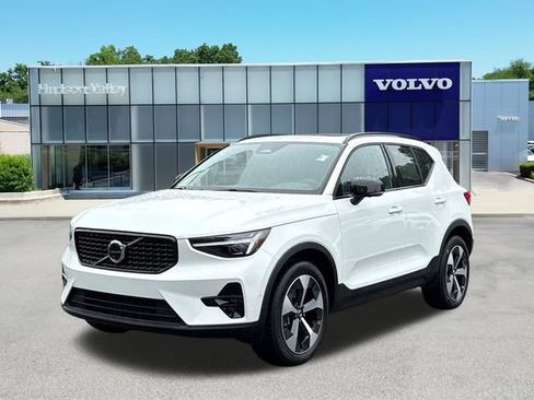 Used 2026 Volvo XC40 B5 Plus AWD/4WD image 1