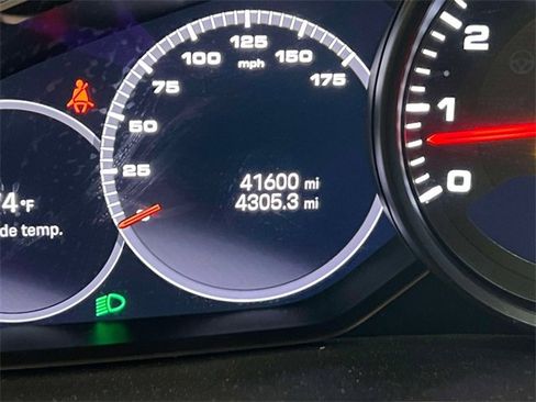 Used 2022 Porsche Cayenne Platinum Edition image 27