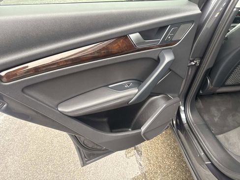 Used 2019 Audi Q5 2.0T Premium Plus w/ Premium Plus Package image 17