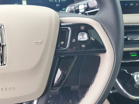 New 2026 Lincoln Corsair Premiere image 18