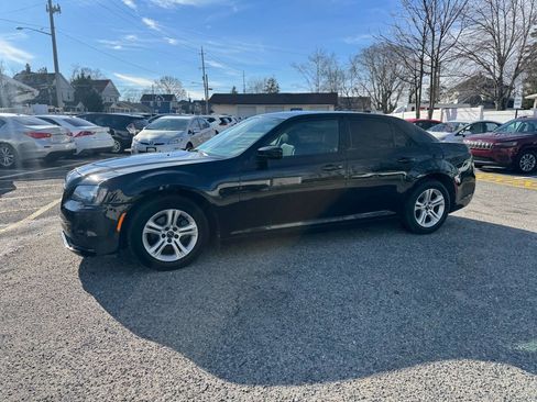 Used 2019 Chrysler 300 Touring w/ Sport Appearance Package image 25