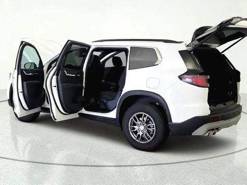 Used 2026 GMC Acadia Elevation FWD image 10