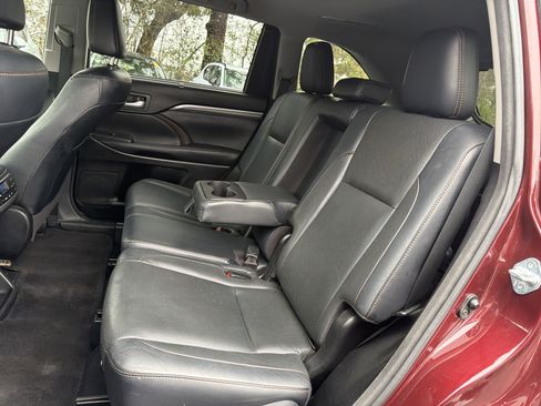 Used 2017 Toyota Highlander Limited Platinum image 32