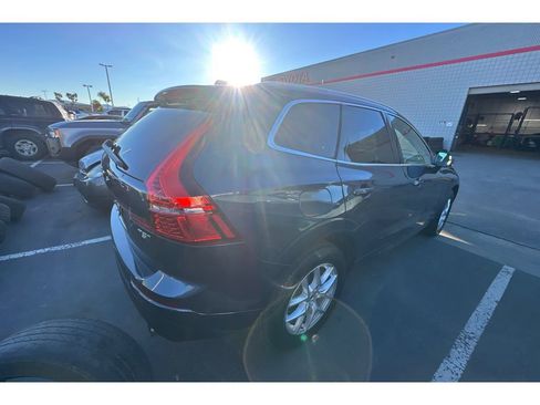 Used 2018 Volvo XC60 T5 Momentum image 3