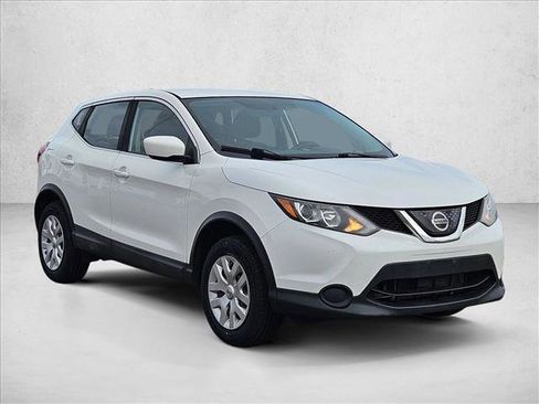Used 2018 Nissan Rogue Sport S image 3