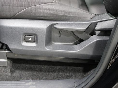 Used 2024 Toyota Tacoma TRD Off-Road AWD/4WD image 4
