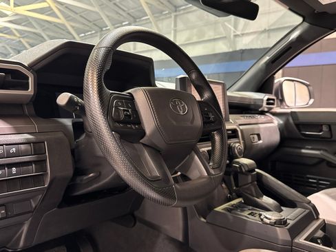 Used 2025 Toyota Tacoma SR5 AWD/4WD image 25